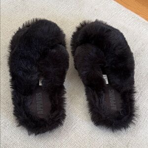 Apparis Faux Fur Black Slippers
